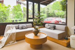 52 Designer B&B